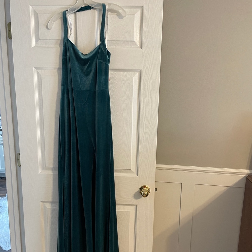 NWT David’s Bridal crushed velvet halter neck high slit gown in green size 8